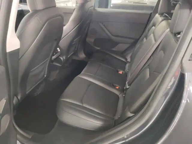 Tesla Model Y — Фото автомобиля 16