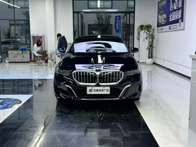 BMW 5 Series — Фото автомобиля 2