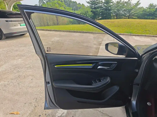 Roewe i5 — Фото автомобиля 11