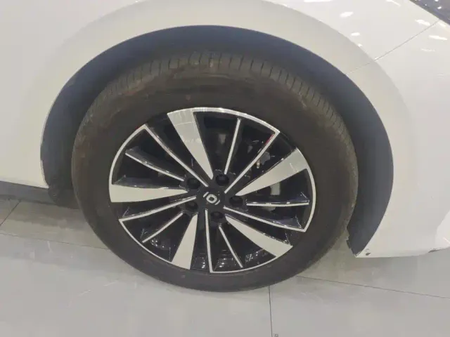 Changan Qiyuan A05 — Фото автомобиля 6