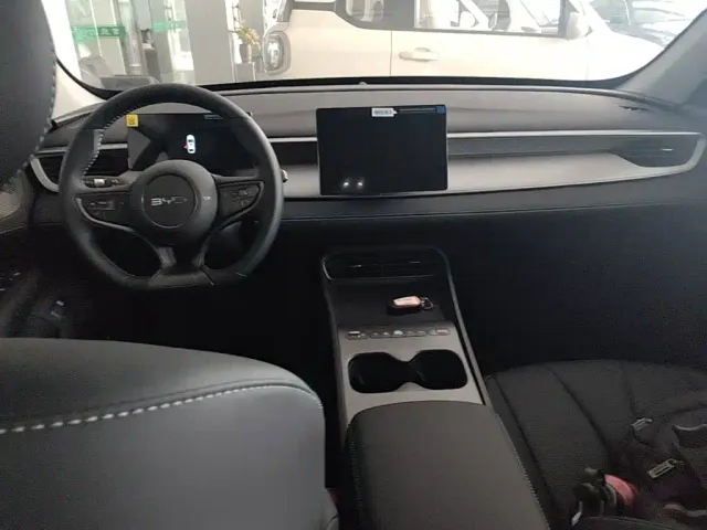 BYD Seal 05 DM-i — Фото автомобиля 9