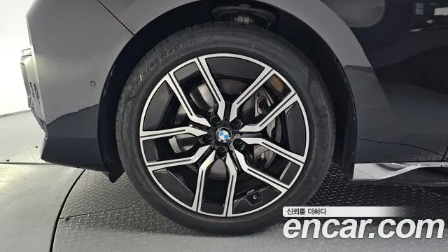 BMW 7-Series 7 серия (G70) 740i sDrive M Sport — Фото автомобиля 4