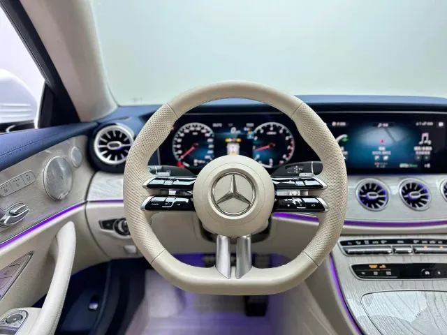 Mercedes-Benz E-Class — Фото автомобиля 21