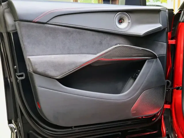 Lotus Eletre — Фото автомобиля 11