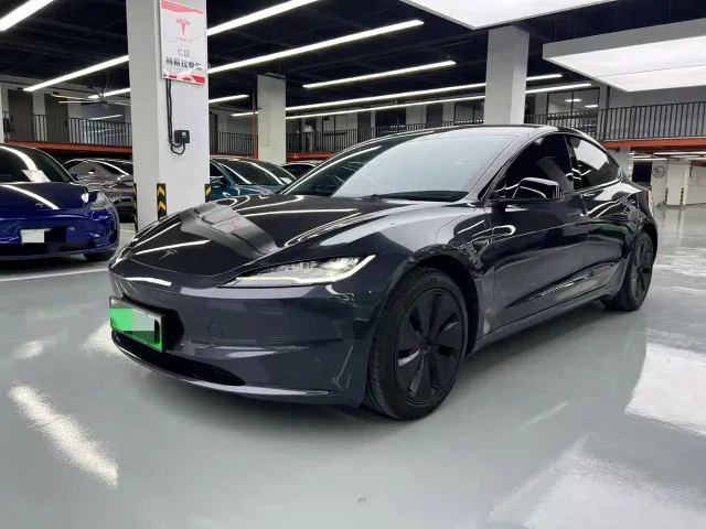 Фотография автомобиля — Tesla Model 3