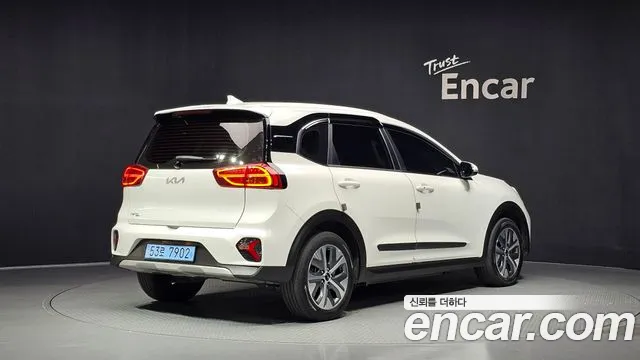 Kia Niro — Фото автомобиля 2