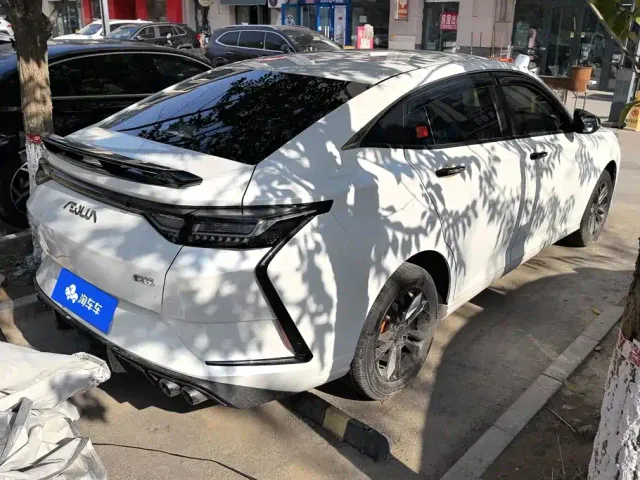 Dongfeng Yixuan — Фото автомобиля 3