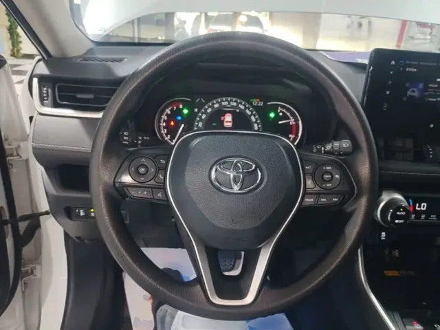 Toyota RAV4 — Фото автомобиля 10