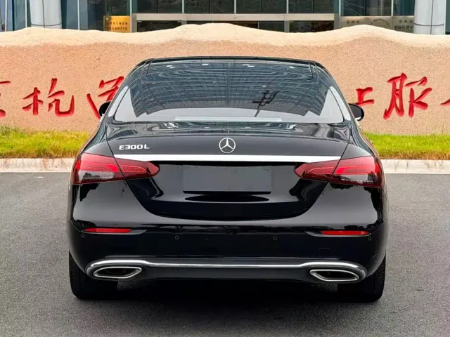 Mercedes-Benz E-Class — Фото автомобиля 7