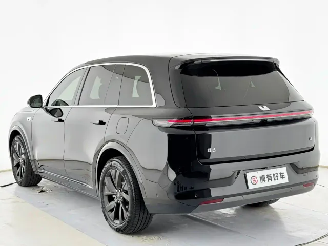 Li Auto L8 — Фото автомобиля 17