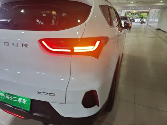 Jetour X70 — Фото автомобиля 7