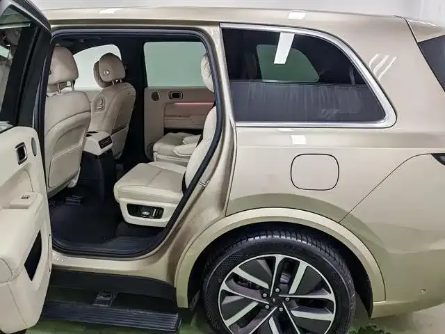 Li Auto L9 — Фото автомобиля 8