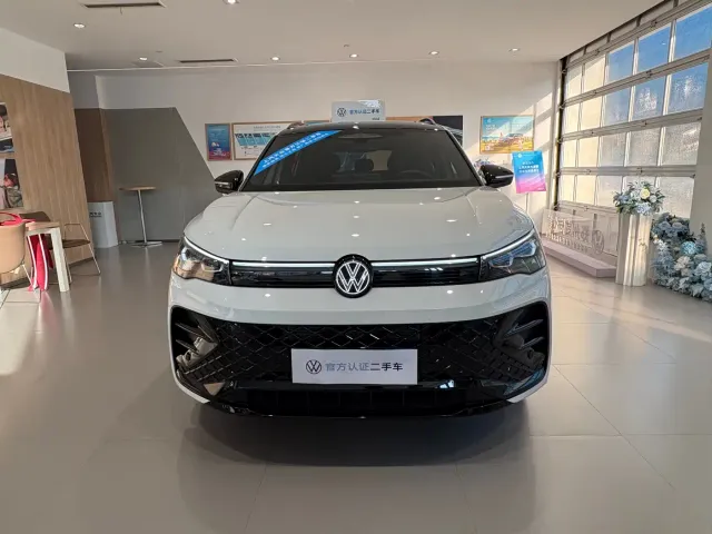 Volkswagen Tiguan L — Фото автомобиля 2