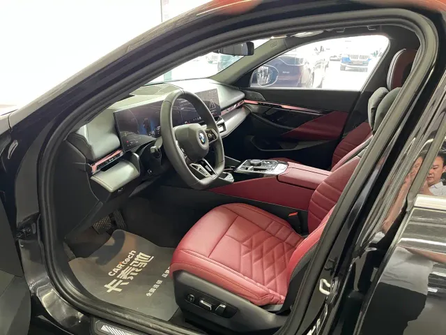 BMW 5 Series — Фото автомобиля 12