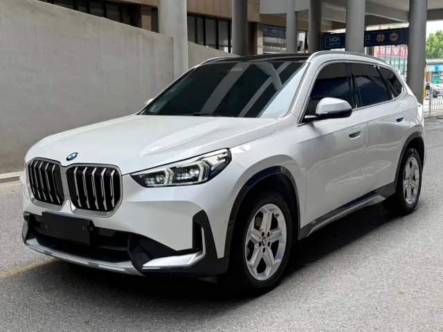 Фотография автомобиля — BMW X1