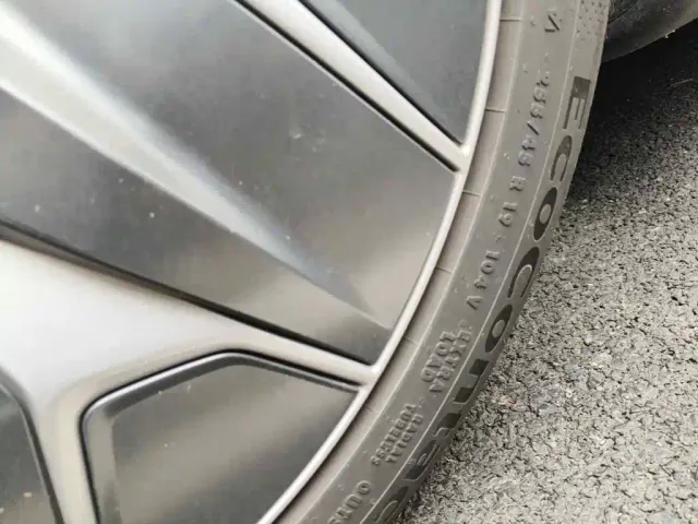 Tesla Model Y L — Фото автомобиля 7