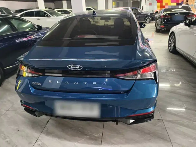 Hyundai Elantra — Фото автомобиля 5