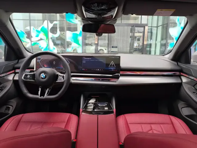 BMW 5 Series — Фото автомобиля 13
