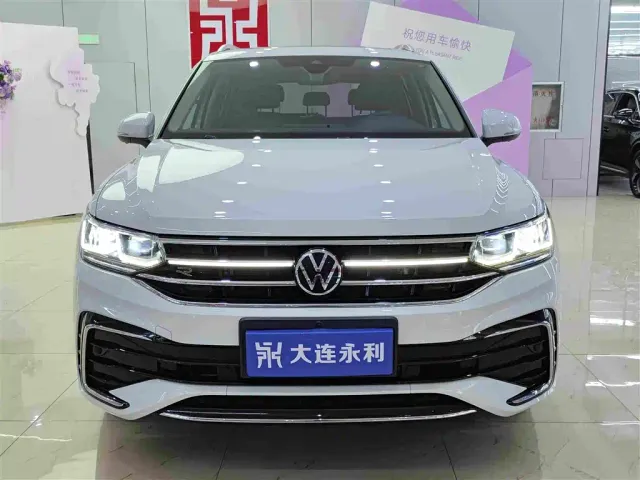 Volkswagen Tiguan L — Фото автомобиля 2