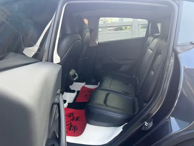 Tesla Model Y — Фото автомобиля 6