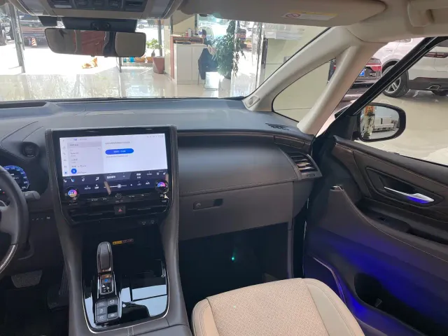 Toyota Vellfire — Фото автомобиля 24