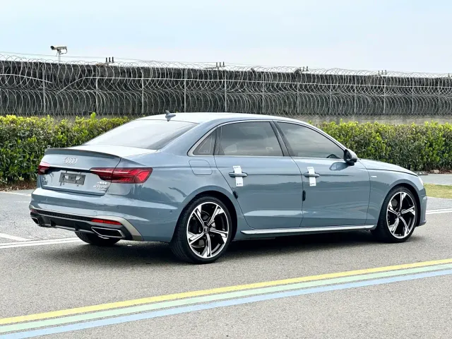 Audi Audi A4L 2022 40 TFSI quattro RS Kit Burning Speed — Фото автомобиля 7