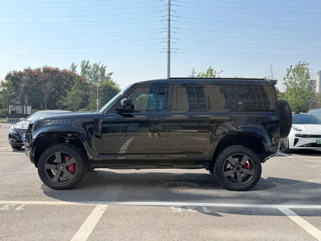 Land Rover Defender — Фото автомобиля 7