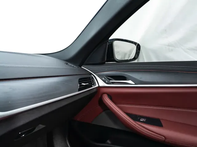BMW 5 Series — Фото автомобиля 17