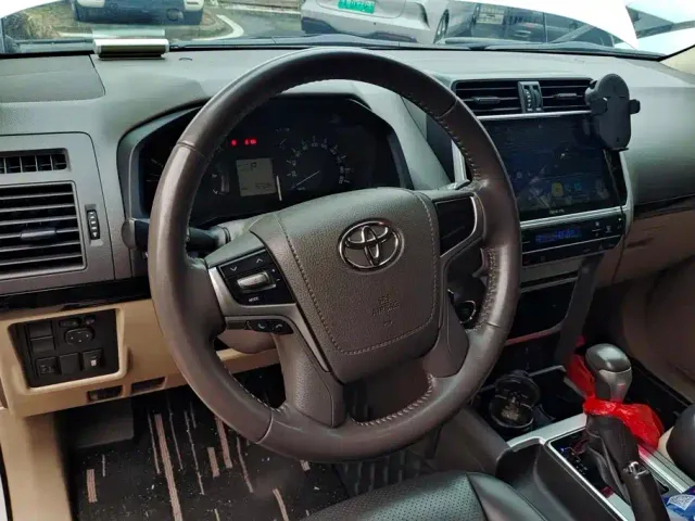 Toyota RAV4 — Фото автомобиля 15