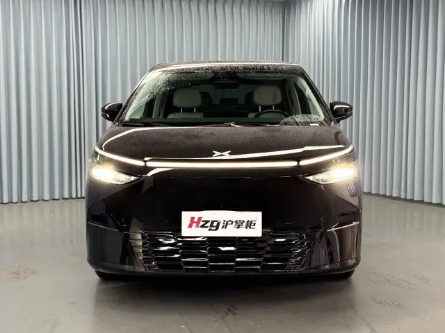 Xpeng X9 — Фото автомобиля 3