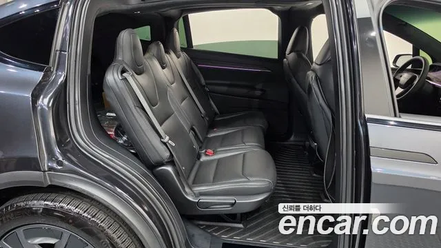 Tesla Model X — Фото автомобиля 11