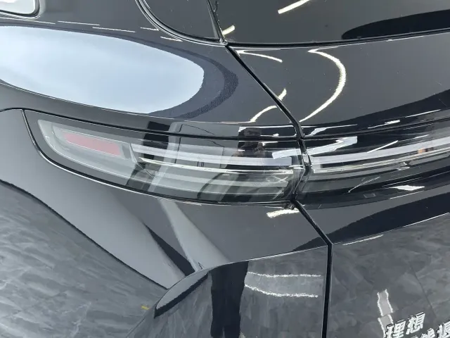 Li Auto L7 — Фото автомобиля 12