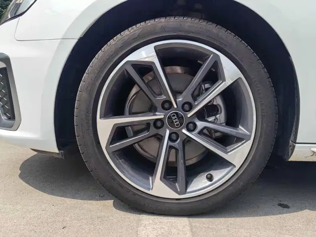 Audi A4L — Фото автомобиля 13