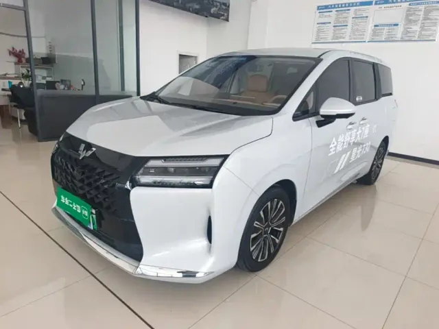 Фотография автомобиля — Wuling Starlight 730