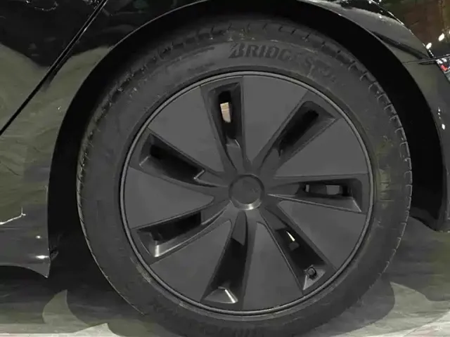 Tesla Model 3 — Фото автомобиля 13
