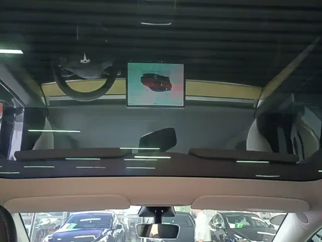 Tesla Model Y — Фото автомобиля 17