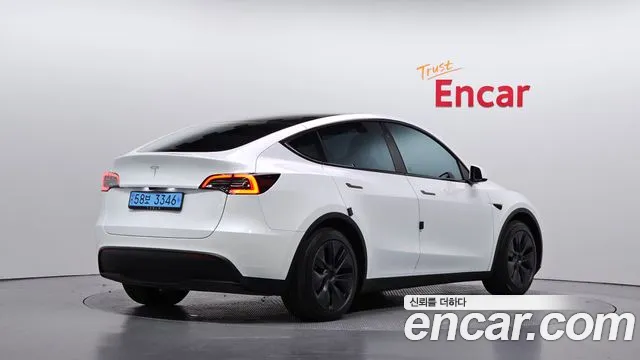 Tesla Model Y — Фото автомобиля 2