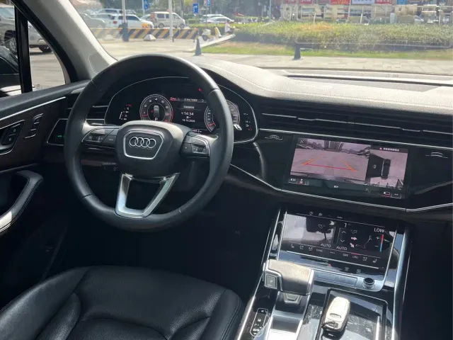 Audi Q7 — Фото автомобиля 8