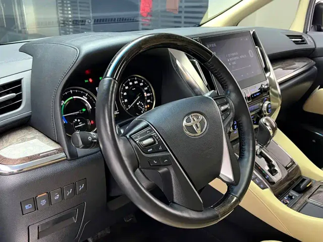Toyota Vellfire — Фото автомобиля 8