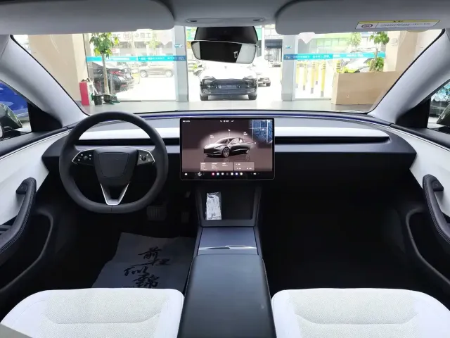 Tesla Model 3 2023 Rear-Wheel Drive — Фото автомобиля 12