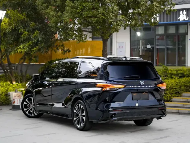 Toyota Granvia — Фото автомобиля 4