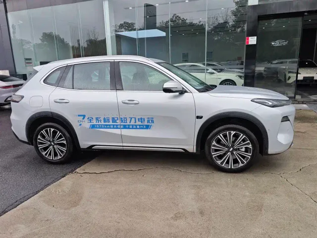 Geely Galaxy Starship 7 EM-i — Фото автомобиля 4