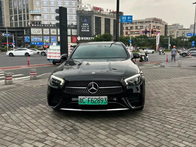 Mercedes-Benz E-Class — Фото автомобиля 2