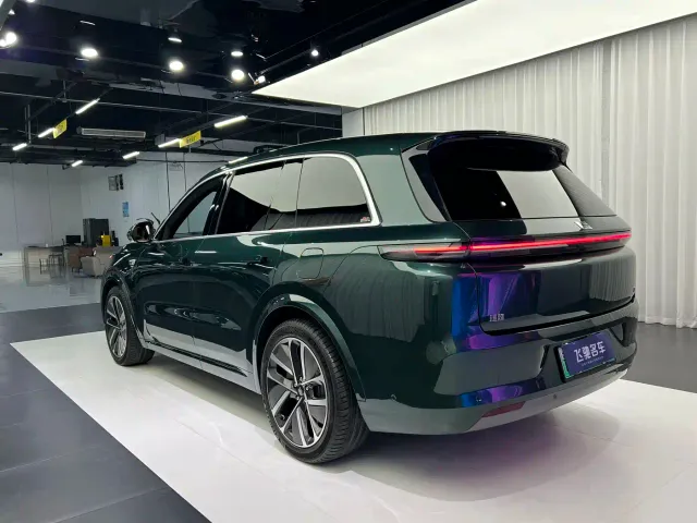 Li Auto L8 — Фото автомобиля 11