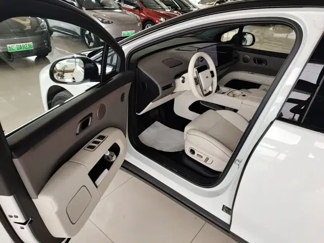 Li Auto i6 — Фото автомобиля 12