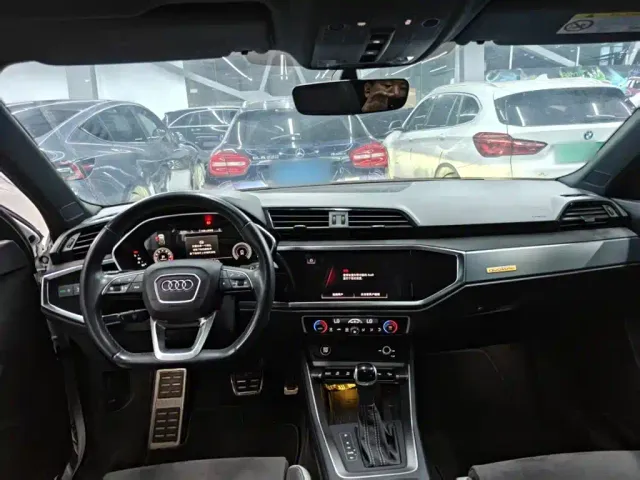Audi Q3 — Фото автомобиля 12