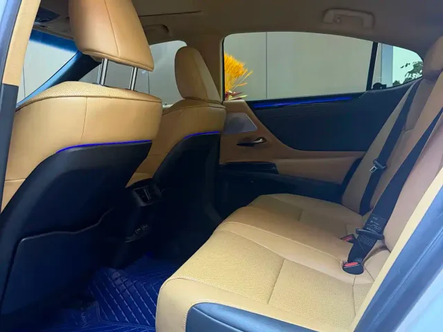Lexus ES — Фото автомобиля 15