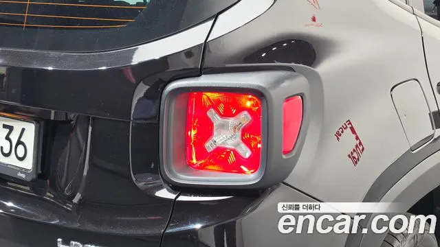 Jeep Renegade — Фото автомобиля 8