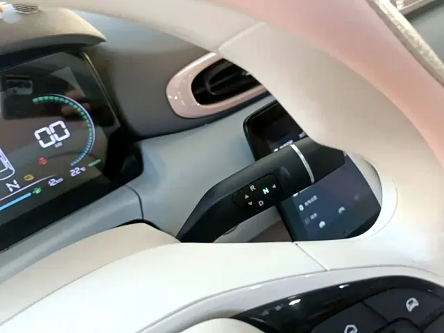Leapmotor T03 — Фото автомобиля 13