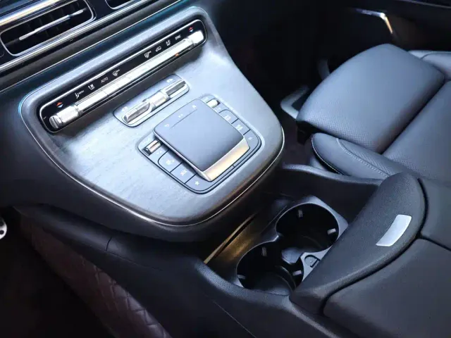 Mercedes-Benz V-Class — Фото автомобиля 12